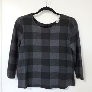 ⭐️3/$15 Plaid sweater, button up back